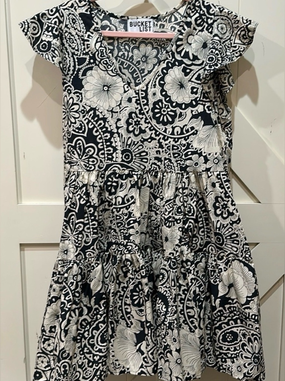 NWT boutique brand Bucket List V neck ruffle sleeved paisley tiered dress